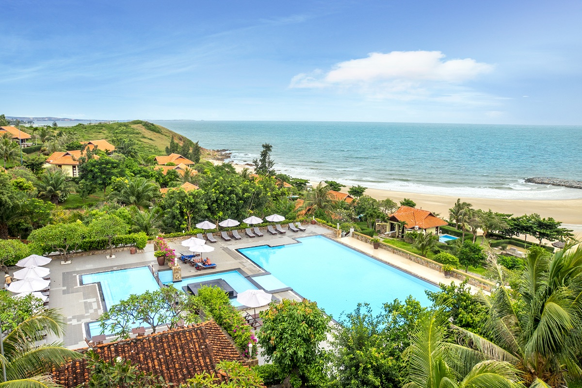 Hồ bơi Romana nhìn ra vịnh Mũi Né