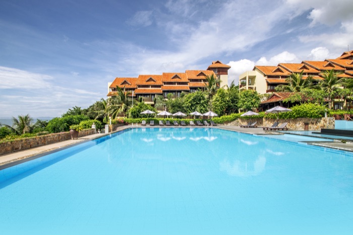 Hồ bơi chính Romana hướng biển