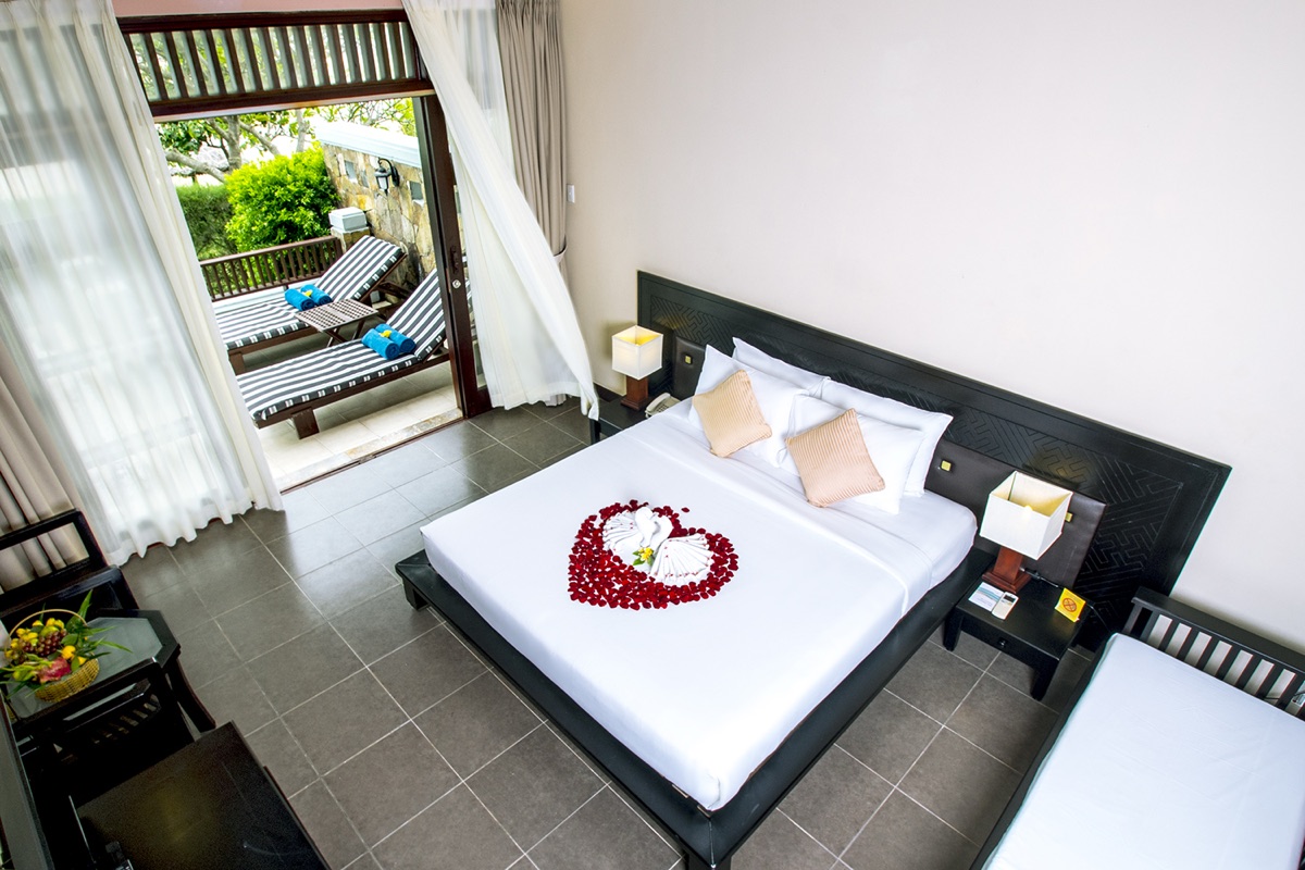 Pool Villa Beach Front — villa hồ bơi riêng sát biển